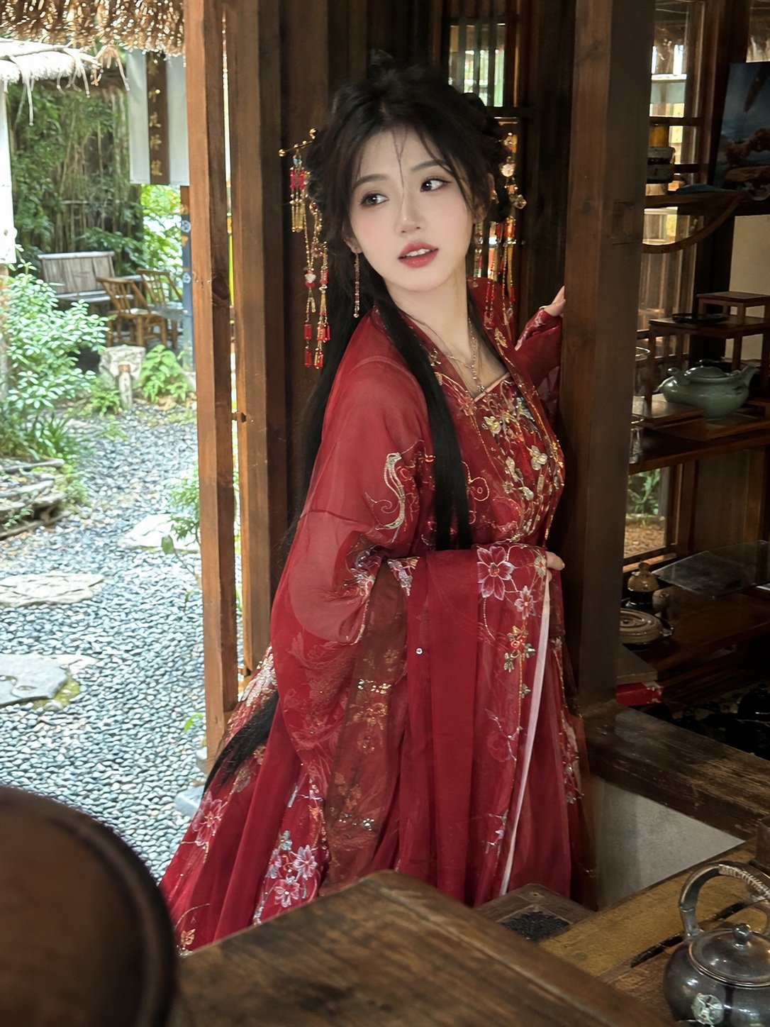 Source image for Hanfu Girl Reacts Comically to Off-screen Teasing in Vlog Style